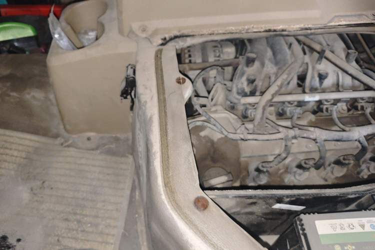 Used Dongfeng Xiaokang C37 2016 1.5L Standard II DK15-06 Engine Bay Right