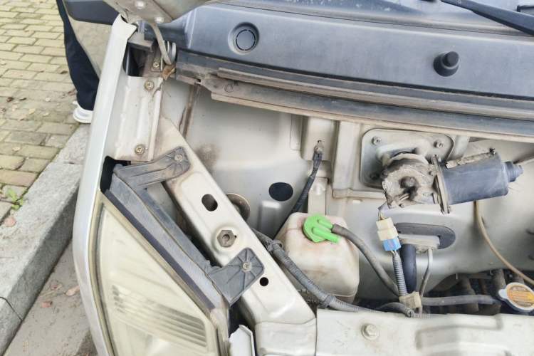 Used Dongfeng Xiaokang C37 2016 1.5L Standard II DK15-06 Engine Bay Right