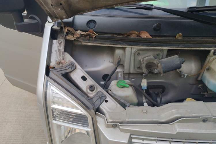 Used Dongfeng Xiaokang C37 2016 1.5L Standard II DK15-06 Engine Bay Right