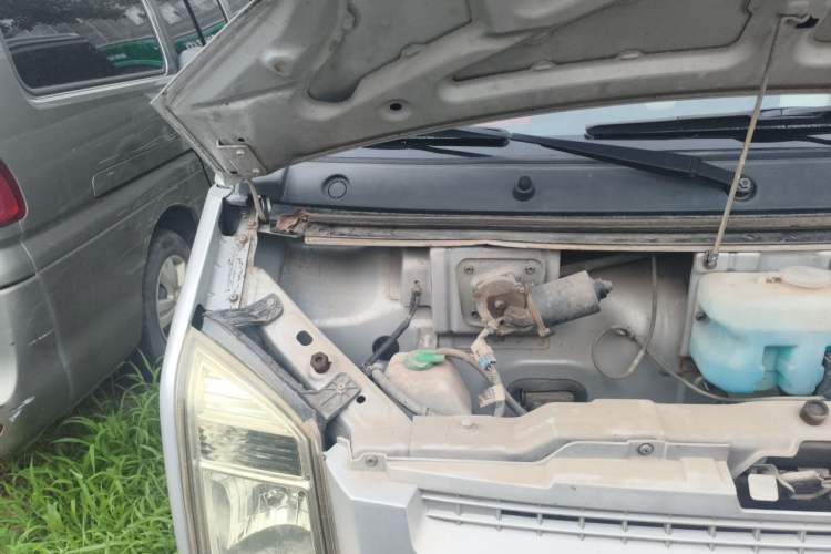 Used Dongfeng Xiaokang C37 2016 1.5L Standard II DK15-06 Engine Bay Right
