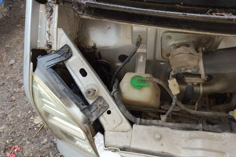 Used Dongfeng Xiaokang C37 2016 1.5L Standard II DK15-06 Engine Bay Right