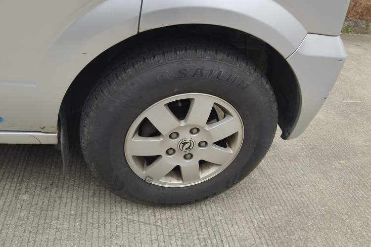 Used Dongfeng Xiaokang C37 2016 1.5L Standard II DK15-06 Exterior 4