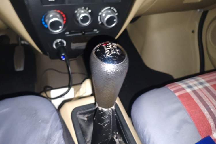 Used Dongfeng Xiaokang C37 2016 1.5L Standard II DK15-06 Gear Lever