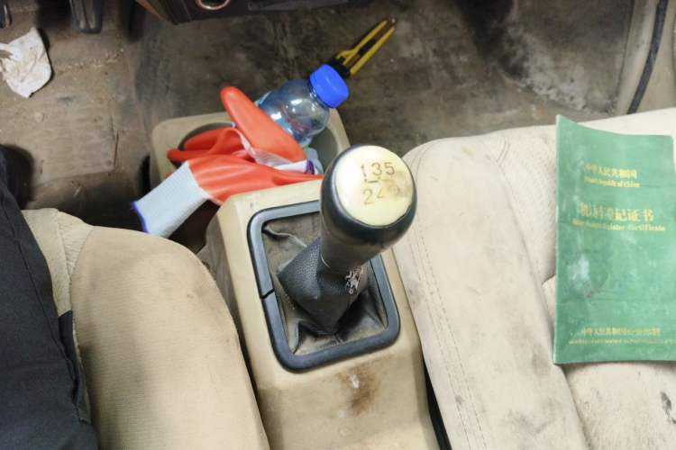 Used Dongfeng Xiaokang C37 2016 1.5L Standard II DK15-06 Gear Lever