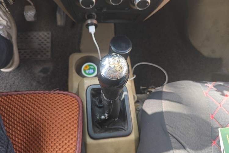 Used Dongfeng Xiaokang C37 2016 1.5L Standard II DK15-06 Gear Lever