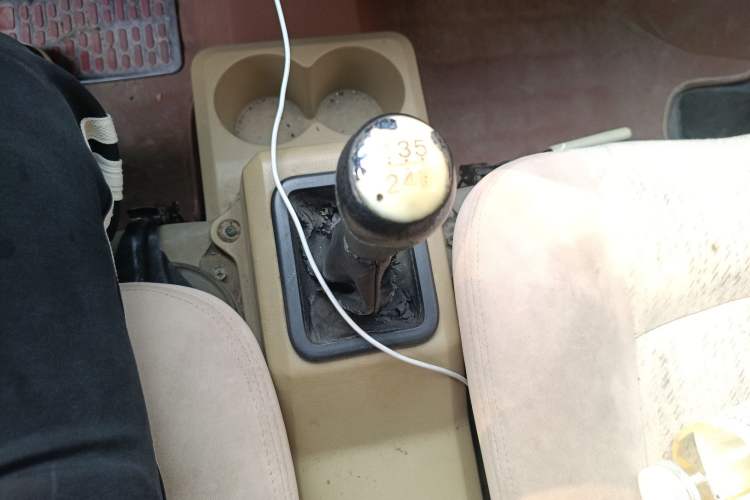 Used Dongfeng Xiaokang C37 2016 1.5L Standard II DK15-06 Gear Lever