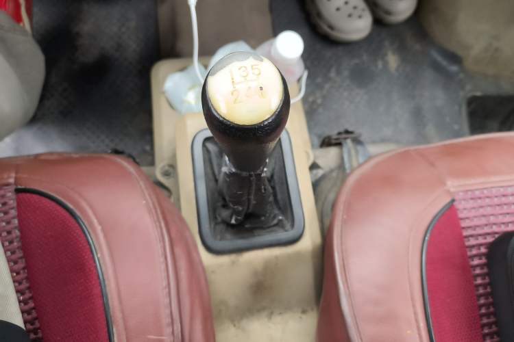 Used Dongfeng Xiaokang C37 2016 1.5L Standard II DK15-06 Gear Lever
