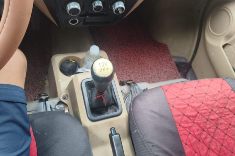 Used Dongfeng Xiaokang C37 2016 1.5L Standard II DK15-06 Gear Lever