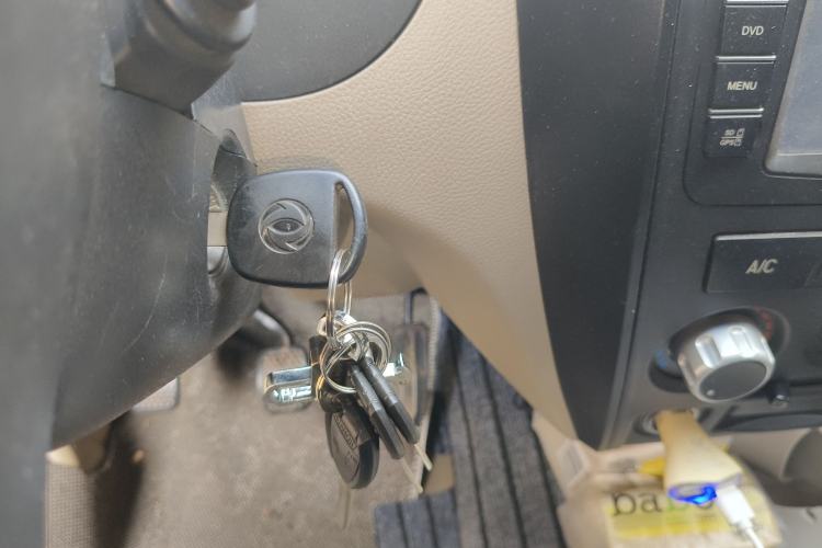 Used Dongfeng Xiaokang C37 2016 1.5L Standard II DK15-06 Interior 1