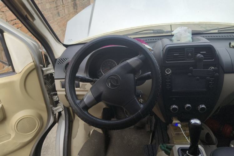 Used Dongfeng Xiaokang C37 2016 1.5L Standard II DK15-06 Interior 2