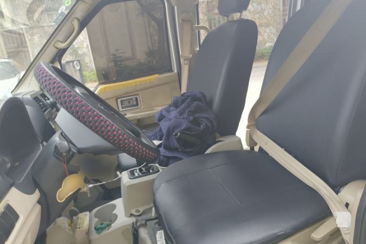 Used Dongfeng Xiaokang C37 2016 1.5L Standard II DK15-06 Interior 3