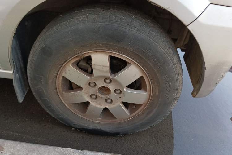 Used Dongfeng Xiaokang C37 2016 1.5L Standard II DK15-06 Right Front Wheel Hub