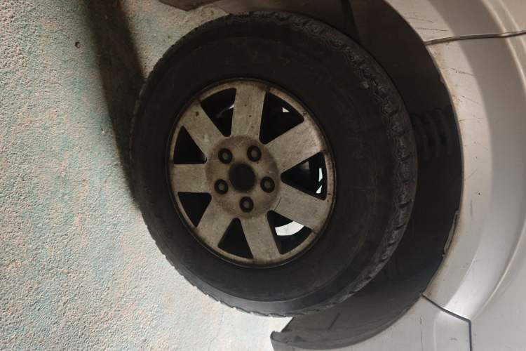 Used Dongfeng Xiaokang C37 2016 1.5L Standard II DK15-06 Right Front Wheel Hub