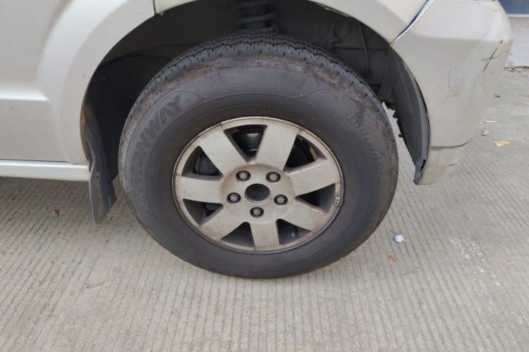 Used Dongfeng Xiaokang C37 2016 1.5L Standard II DK15-06 Right Front Wheel Hub