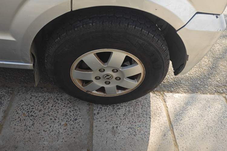 Used Dongfeng Xiaokang C37 2016 1.5L Standard II DK15-06 Right Front Wheel Hub