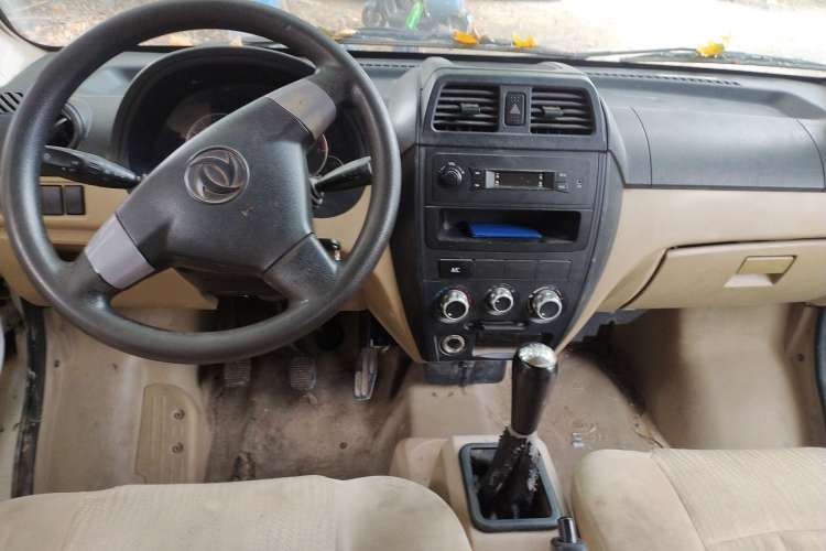 Used Dongfeng Xiaokang C37 2016 1.5L Standard II DK15-06 Center Console