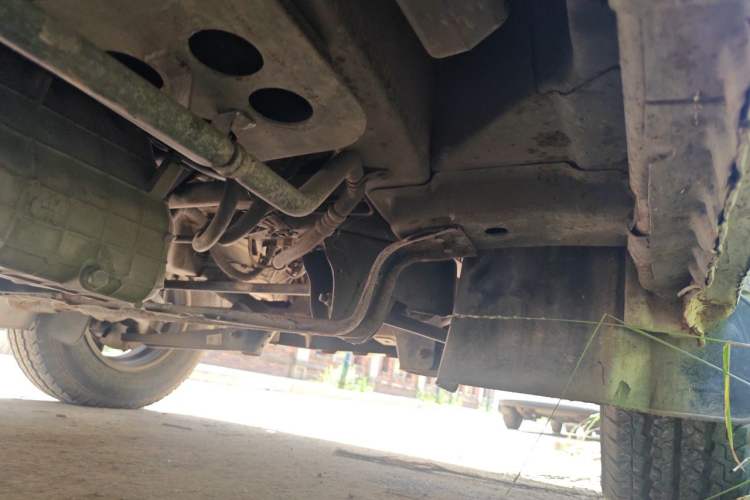 Used Dongfeng Xiaokang C37 2016 1.5L Standard II DK15-06 Chassis Front Right