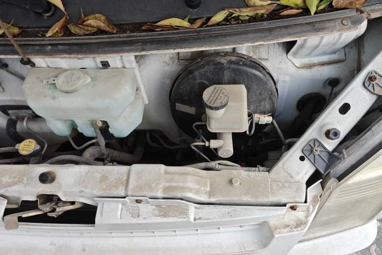 Used Dongfeng Xiaokang C37 2016 1.5L Standard II DK15-06 Engine Bay Left
