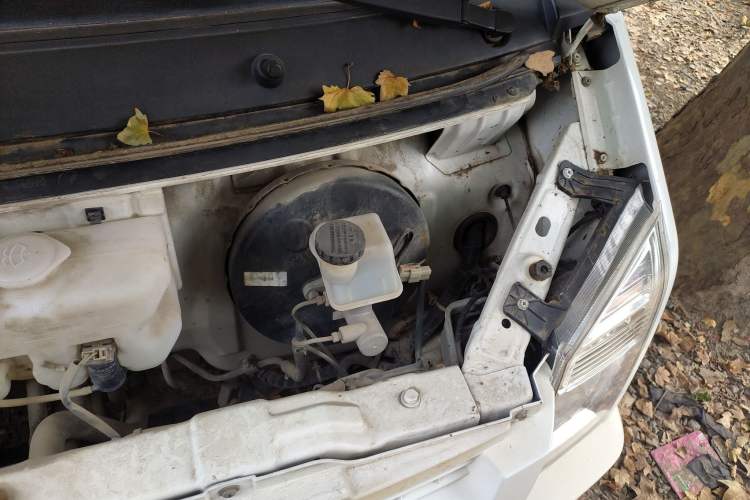 Used Dongfeng Xiaokang C37 2016 1.5L Standard II DK15-06 Engine Bay Left