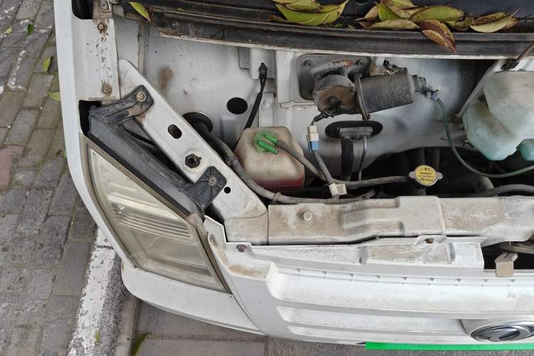 Used Dongfeng Xiaokang C37 2016 1.5L Standard II DK15-06 Engine Bay Right