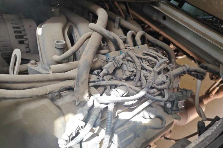 Used Dongfeng Xiaokang C37 2016 1.5L Standard II DK15-06 Engine Bay Right