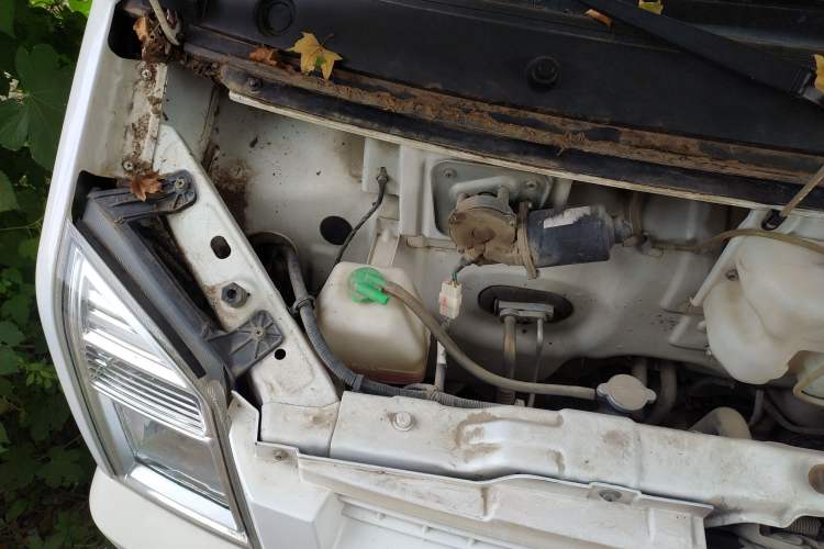 Used Dongfeng Xiaokang C37 2016 1.5L Standard II DK15-06 Engine Bay Right