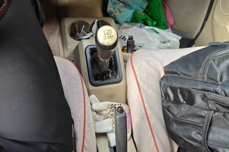 Used Dongfeng Xiaokang C37 2016 1.5L Standard II DK15-06 Gear Lever