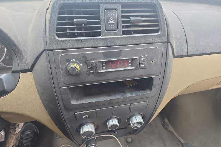 Used Dongfeng Xiaokang C37 2016 1.5L Standard II DK15-06 Audio And AC Panel