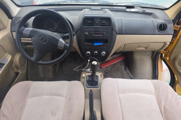 Used Dongfeng Xiaokang C37 2016 1.5L Standard II DK15-06 Center Console