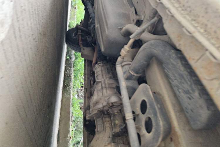Used Dongfeng Xiaokang C37 2016 1.5L Standard II DK15-06 Chassis Front Right