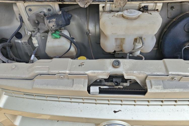 Used Dongfeng Xiaokang C37 2016 1.5L Standard II DK15-06 Engine Bay