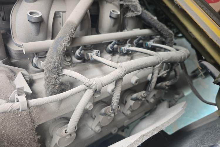 Used Dongfeng Xiaokang C37 2016 1.5L Standard II DK15-06 Engine Bay Left