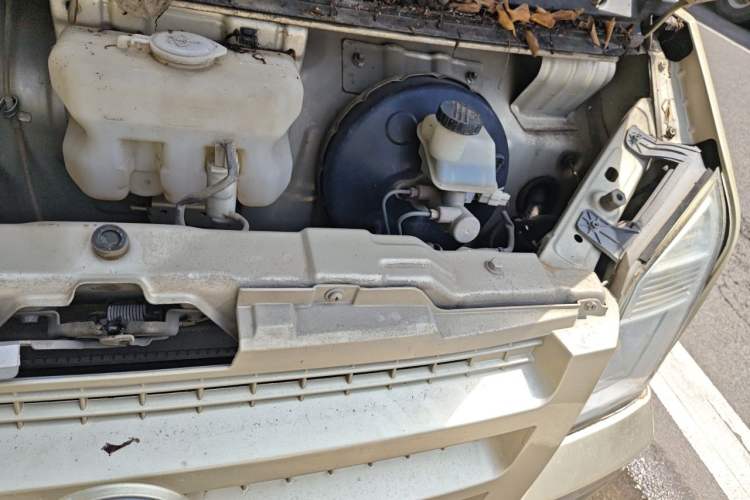 Used Dongfeng Xiaokang C37 2016 1.5L Standard II DK15-06 Engine Bay Left