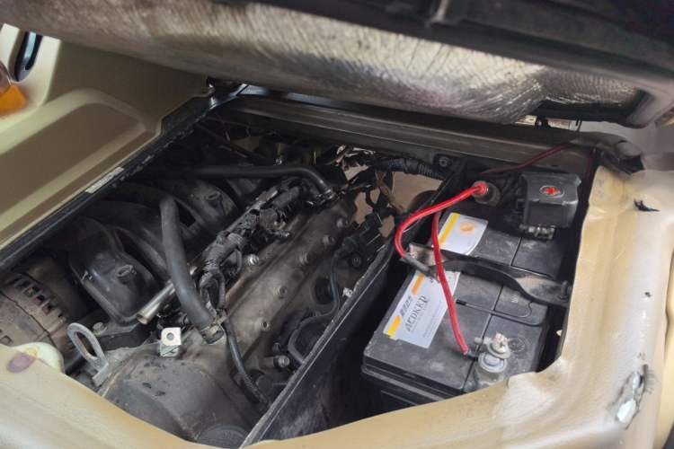 Used Dongfeng Xiaokang C37 2016 1.5L Standard II DK15-06 Engine Bay Left
