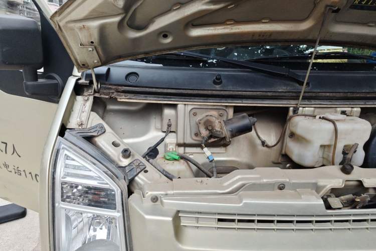 Used Dongfeng Xiaokang C37 2016 1.5L Standard II DK15-06 Engine Bay Right