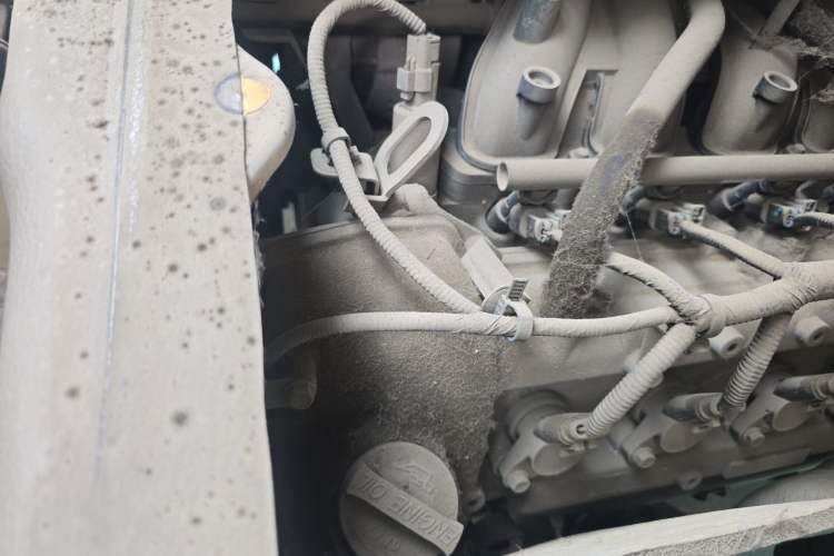 Used Dongfeng Xiaokang C37 2016 1.5L Standard II DK15-06 Engine Bay Right
