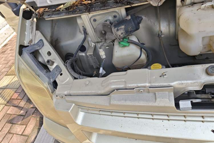 Used Dongfeng Xiaokang C37 2016 1.5L Standard II DK15-06 Engine Bay Right