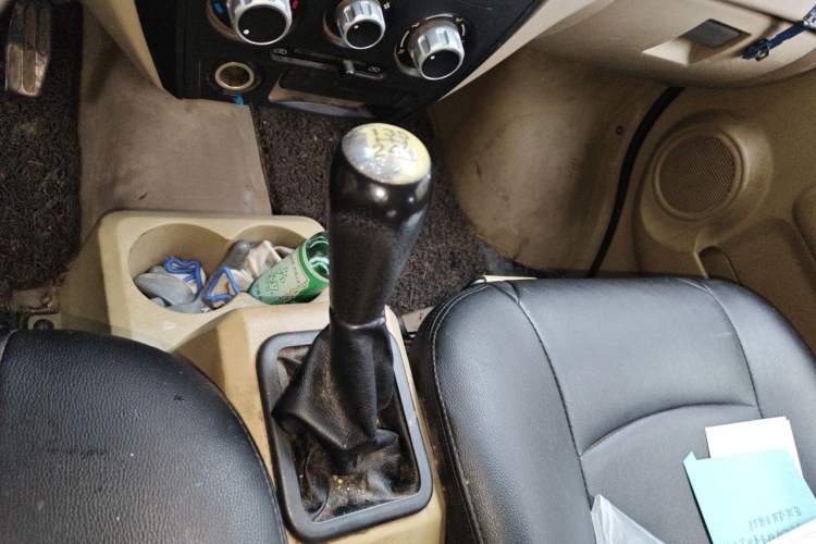 Used Dongfeng Xiaokang C37 2016 1.5L Standard II DK15-06 Gear Lever