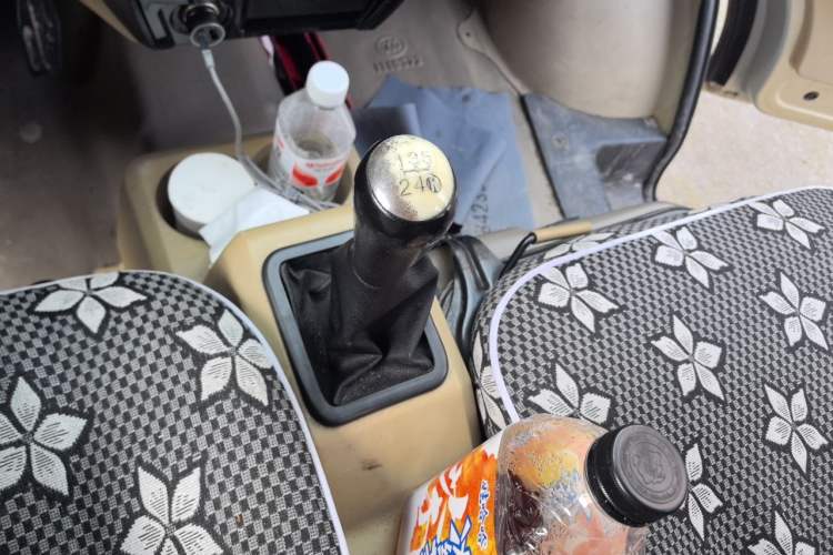 Used Dongfeng Xiaokang C37 2016 1.5L Standard II DK15-06 Gear Lever