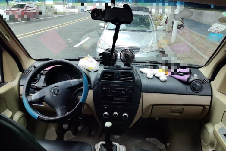 Used Dongfeng Xiaokang C37 2018 1.5L Premium II DK15 Center Console