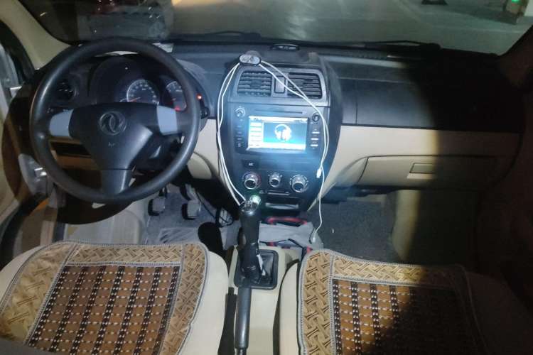 Used Dongfeng Xiaokang C37 2018 1.5L Premium II DK15 Center Console