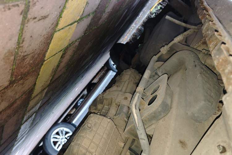 Used Dongfeng Xiaokang C37 2018 1.5L Premium II DK15 Chassis Front Right