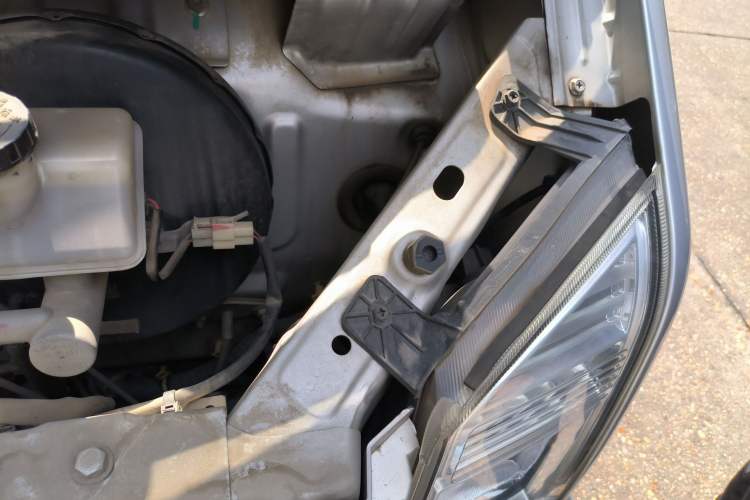 Used Dongfeng Xiaokang C37 2018 1.5L Premium II DK15 Engine Bay Left