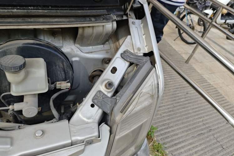 Used Dongfeng Xiaokang C37 2018 1.5L Premium II DK15 Engine Bay Left
