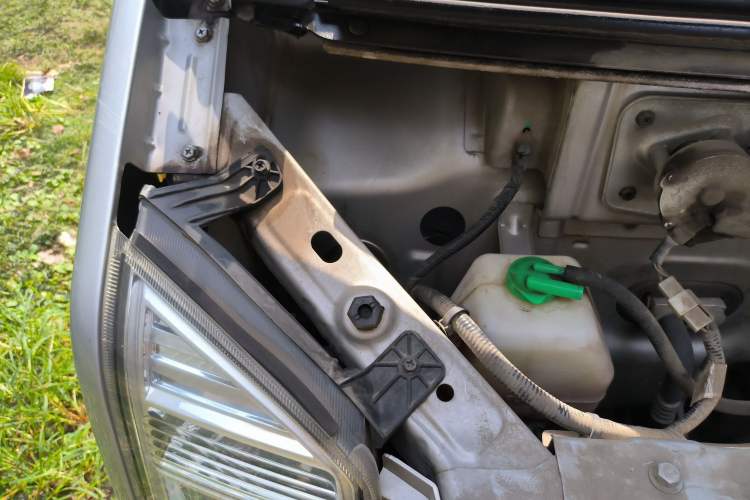 Used Dongfeng Xiaokang C37 2018 1.5L Premium II DK15 Engine Bay Right