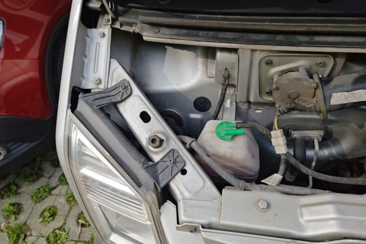 Used Dongfeng Xiaokang C37 2018 1.5L Premium II DK15 Engine Bay Right