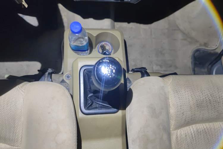 Used Dongfeng Xiaokang C37 2018 1.5L Premium II DK15 Gear Lever