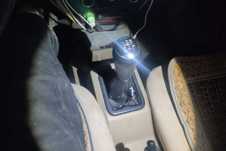 Used Dongfeng Xiaokang C37 2018 1.5L Premium II DK15 Gear Lever