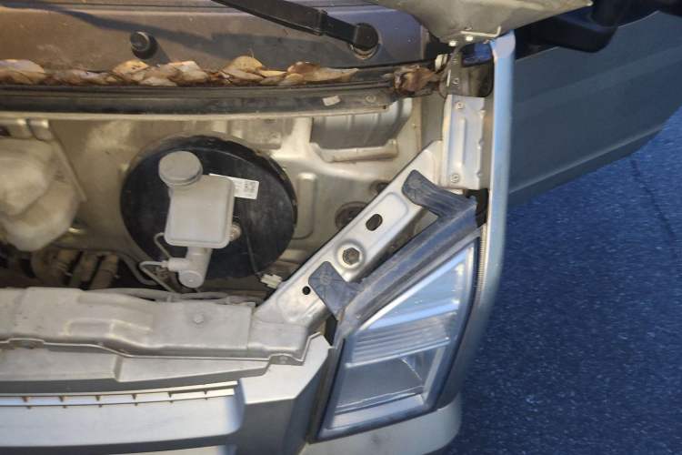 Used Dongfeng Xiaokang C37 2019 1.5L Standard II China VI Emission Standard DK15 Engine Bay Left