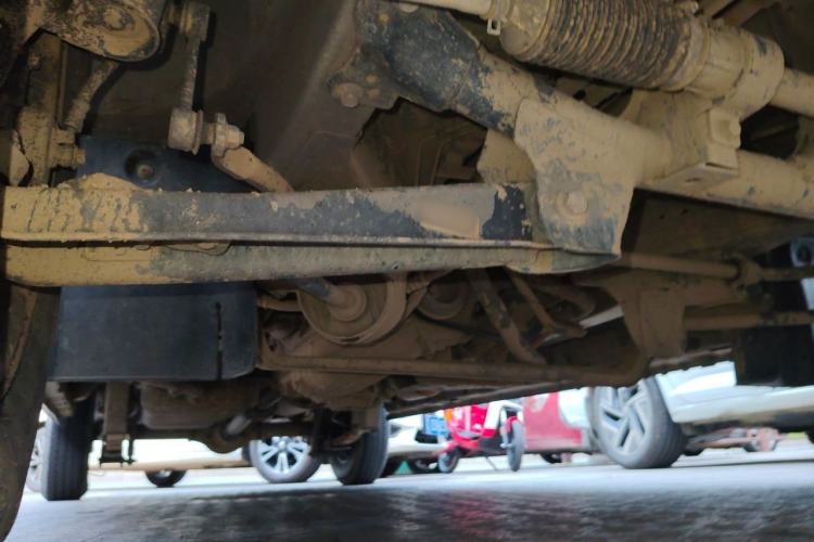 Used Dongfeng Xiaokang C37 2019 1.5L Standard II China VI Emission Standard DK15 Chassis Front Right